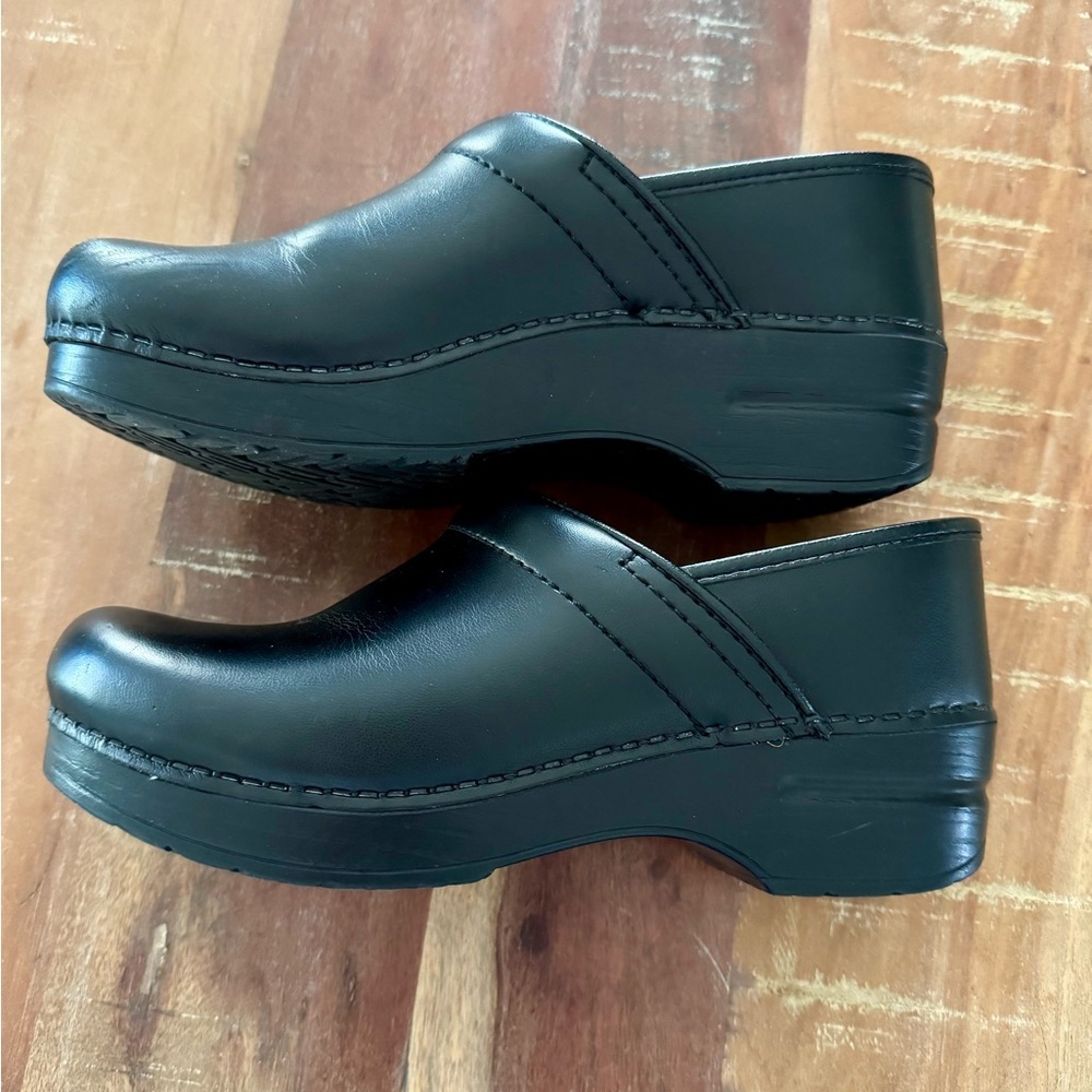 Dansko Black Leather Women's Professional Clogs Size 38